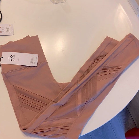 ALO Yoga Rosewater M - Picture 1 of 4